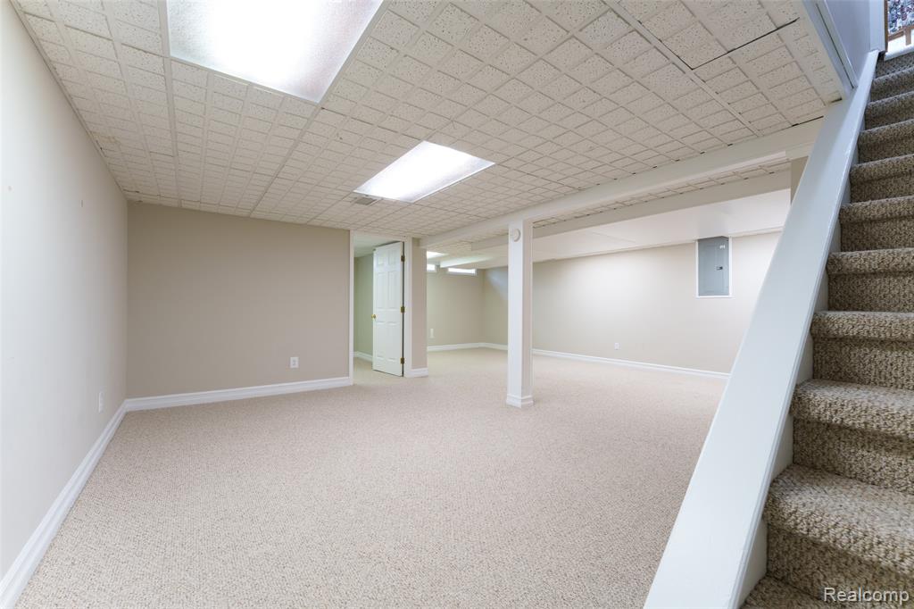 4276 Macqueen Drive, West Bloomfield, MI 48323 — Photo 33