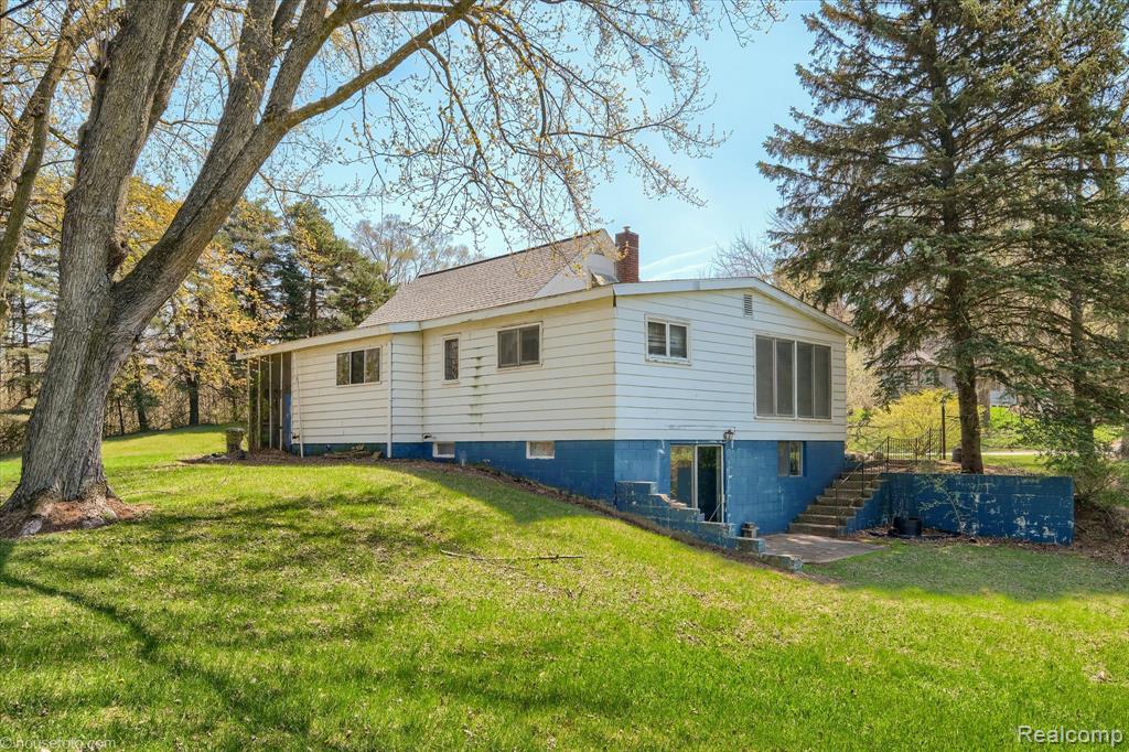 1325 E Barnes Lake Road, Columbiaville, MI 48421 — Photo 2