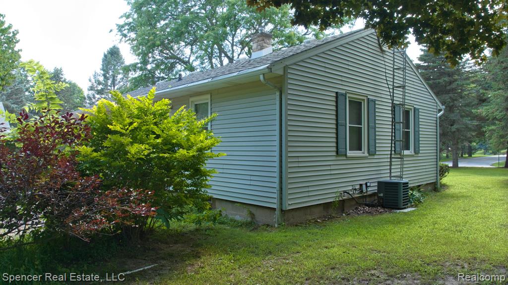 2750 College Road, Holt, MI 48842 — Photo 8