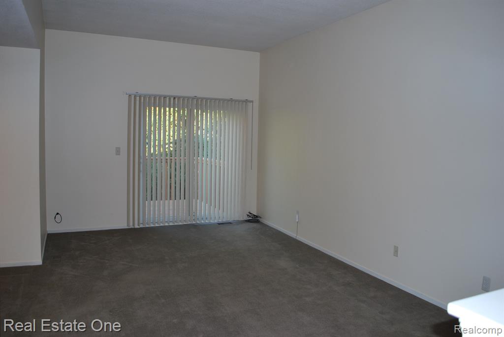 697 RAVENCREST Lane, 5, Westland, MI — Photo 15