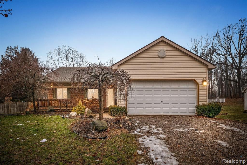 920 W Davison Lake Road, Oxford, MI 48371 — Photo 2