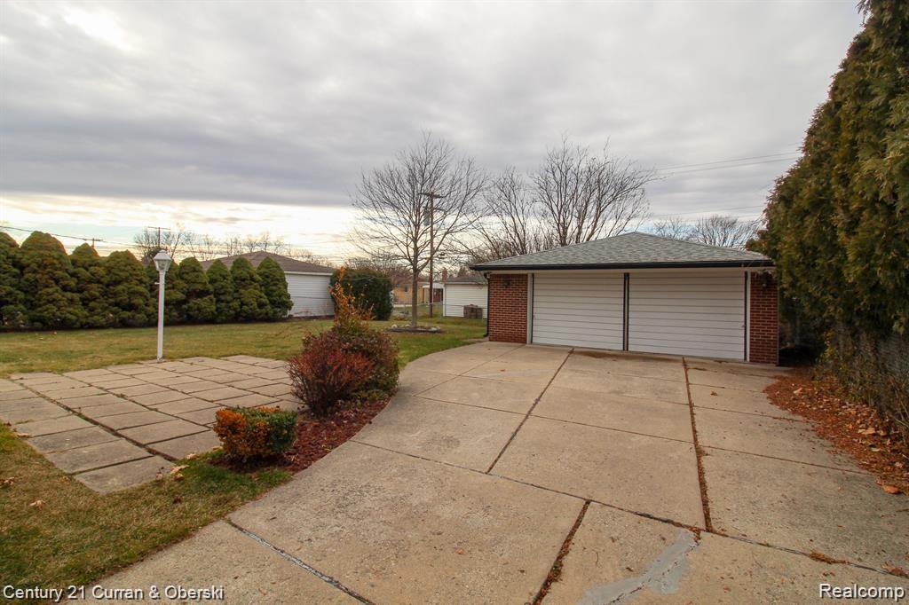6711 N EVANGELINE Street, Dearborn Heights, MI 48127 — Photo 18