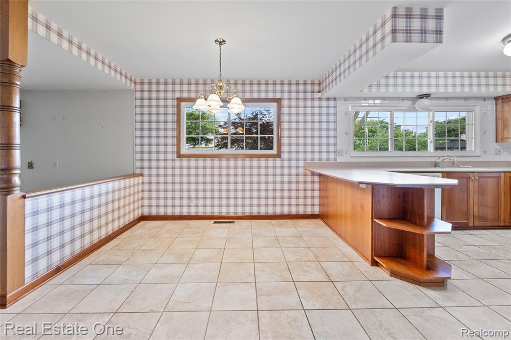 25574 Wilson Drive, Dearborn Heights, MI 48127 — Photo 22
