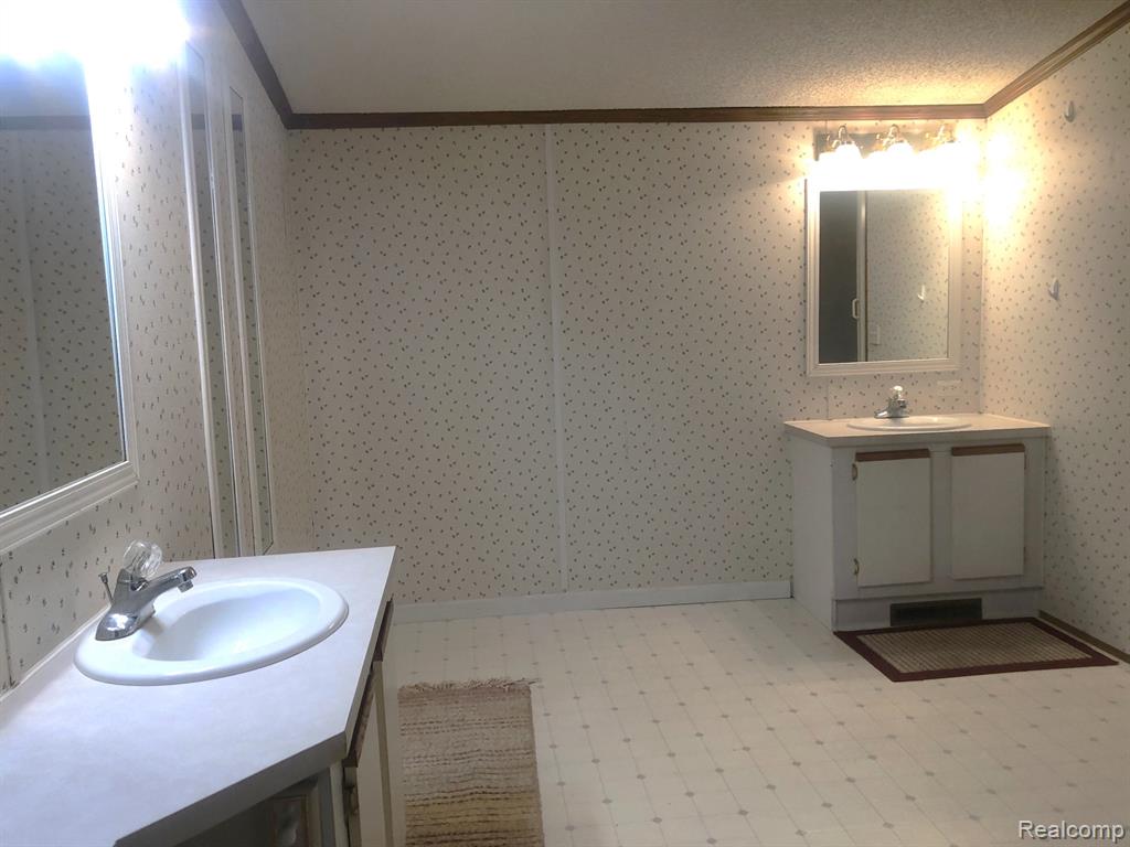 614 Spruce Court, Jonesville, MI 49250 — Photo 23