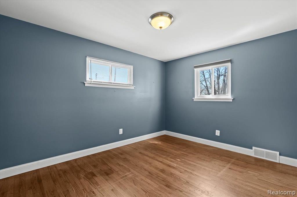 923 W Stephen Avenue, Clawson, MI — Photo 10
