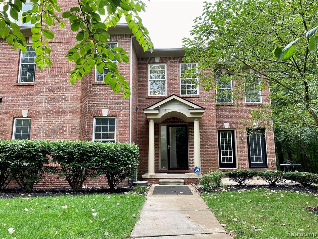 251 S VILLAGE Way