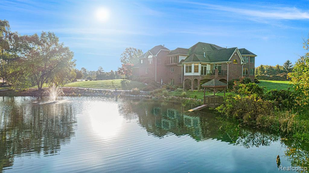 8294 WARWICK GROVES, Grand Blanc, MI 48439 — Photo 53