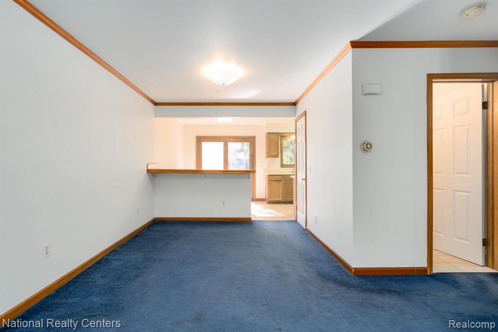405 Pineview Court, Saint Clair Shores, MI 48081 — Photo 15
