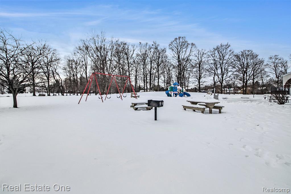 22717 Cranbrooke Drive, Novi, MI — Photo 36