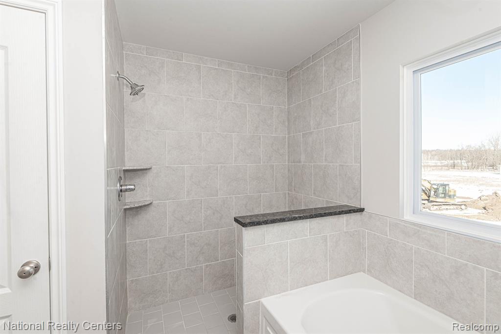 10465 Valley Drive, Goodrich Vlg, MI — Photo 22
