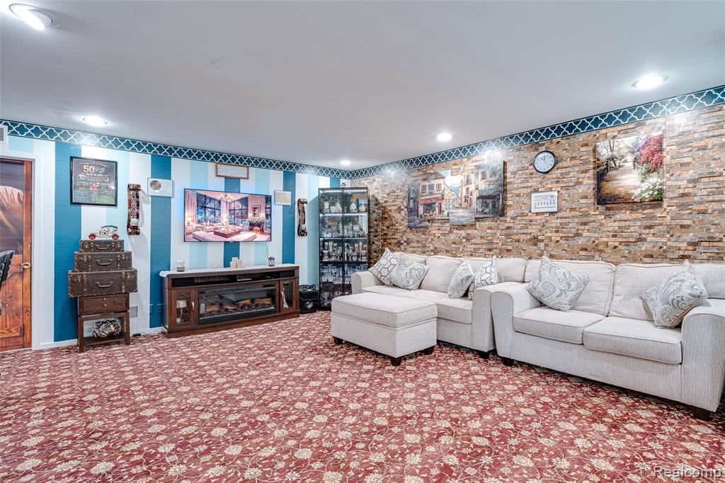 43730 Algonquin Drive, Novi, MI — Photo 53