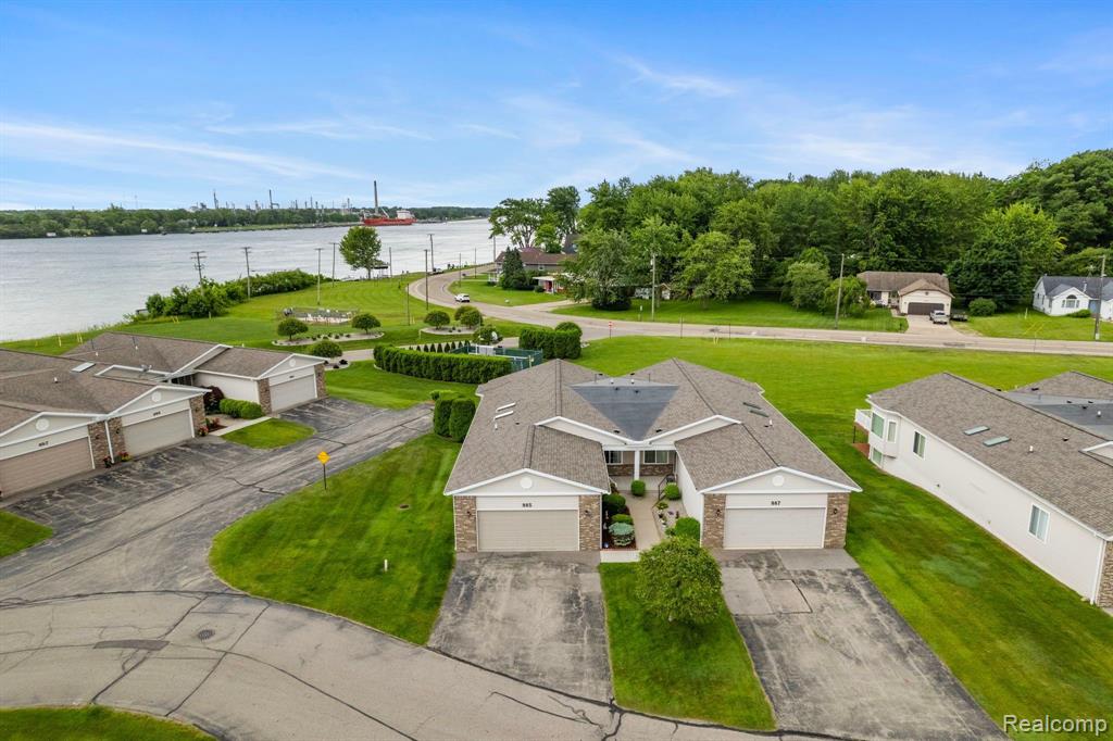 865 CRYSTAL Lane, Marysville, MI 48040 — Photo 5