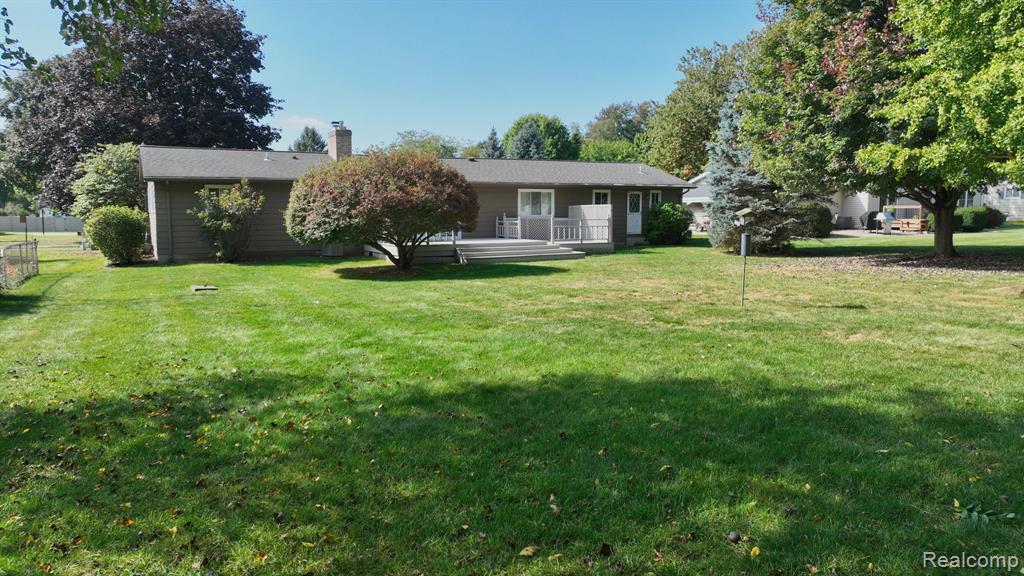 5204 Applewood Drive, Flushing, MI 48433 — Photo 10