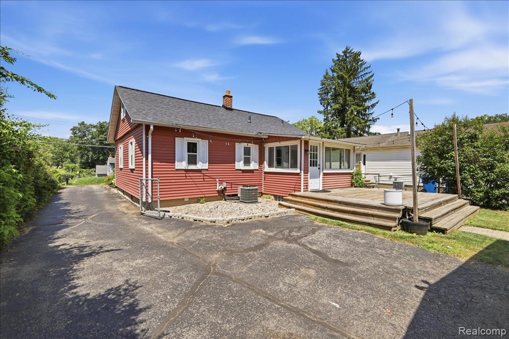 4035 Island Park Drive, Waterford, MI 48329 — Photo 31