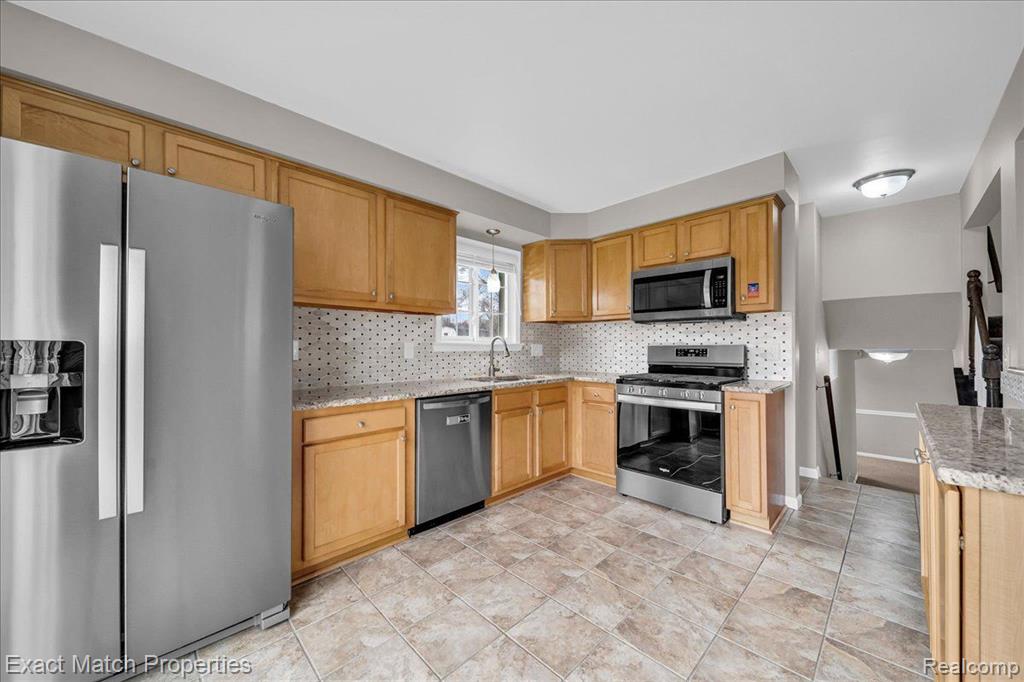 9121 SANDYSIDE Road, White Lake, MI — Photo 17