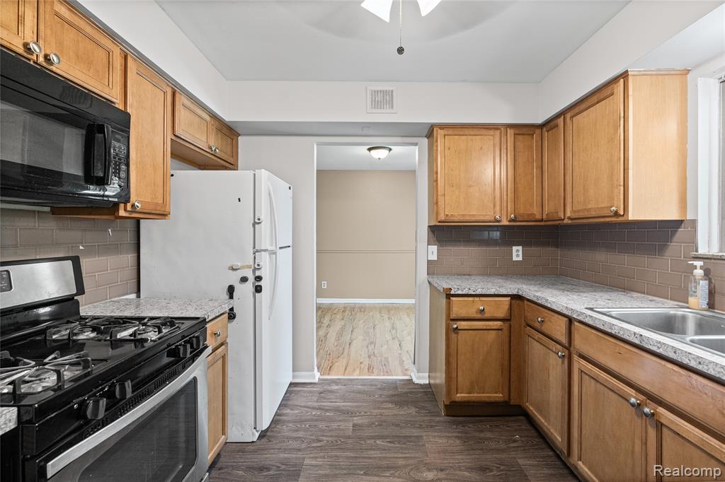 4064 Sheraton Drive, Flint, MI 48532 — Photo 13