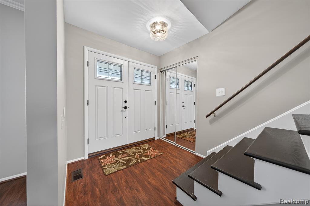 30110 Manor Drive, Madison Heights, MI 48071 — Photo 4