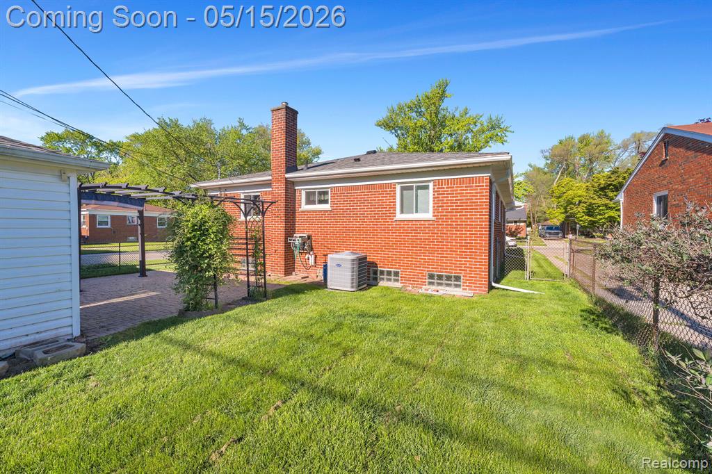 8610 N Evangeline Street, Dearborn Heights, MI 48127 — Photo 15