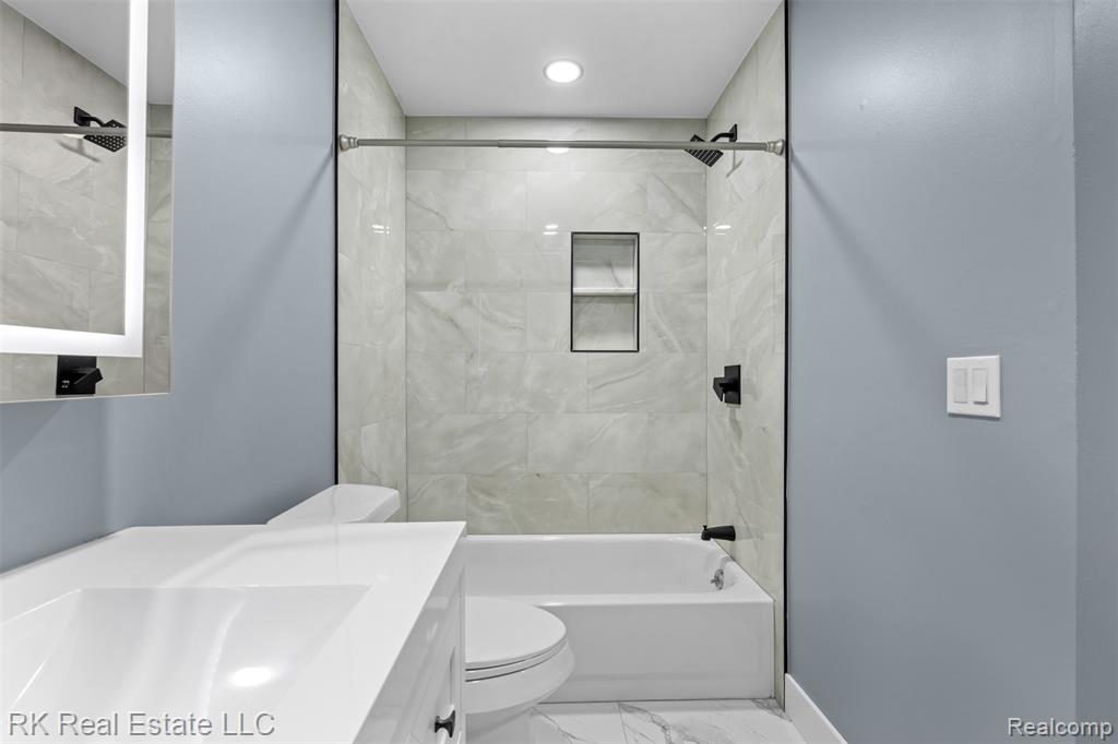 44900 Bayview Drive Unit #20, Novi, MI 48377 — Photo 16