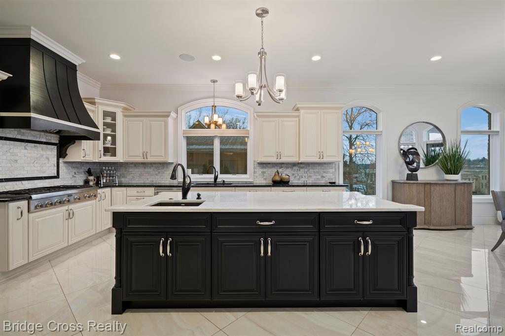 5820 LAKEVIEW Avenue, Orchard Lake Village, MI 48323 — Photo 25