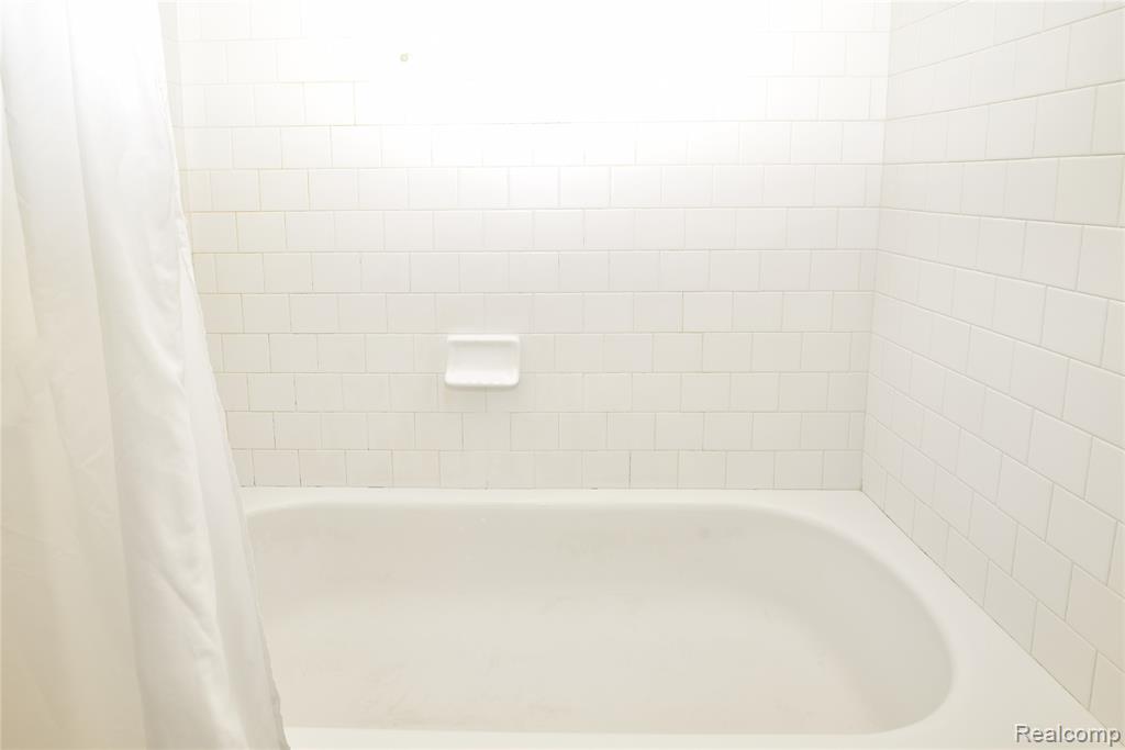 726 Graefield Court, Birmingham, MI 48009 — Photo 18