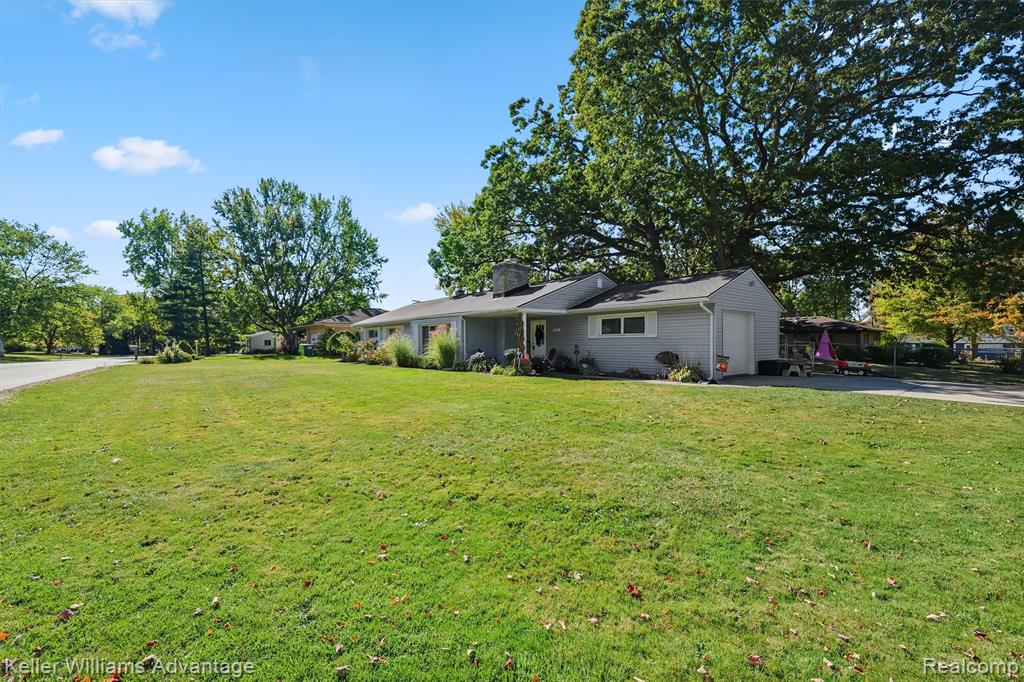 671 E Crest Lane, South Lyon, MI 48178 — Photo 41