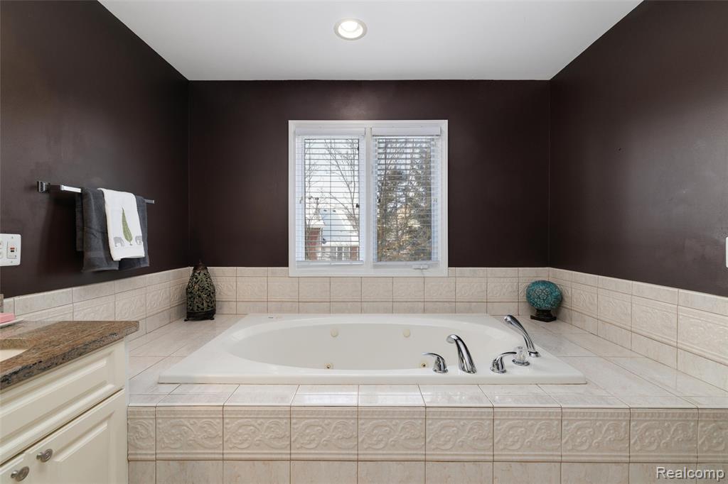 55453 Macintosh Court, Shelby Twp, MI 48316 — Photo 17