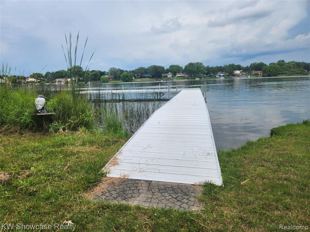 4896 Harbor Point Drive Drive, Waterford, MI — Photo 11