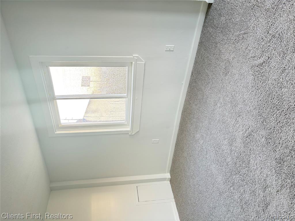 128 Henry Ruff Road, Garden City, MI — Photo 28