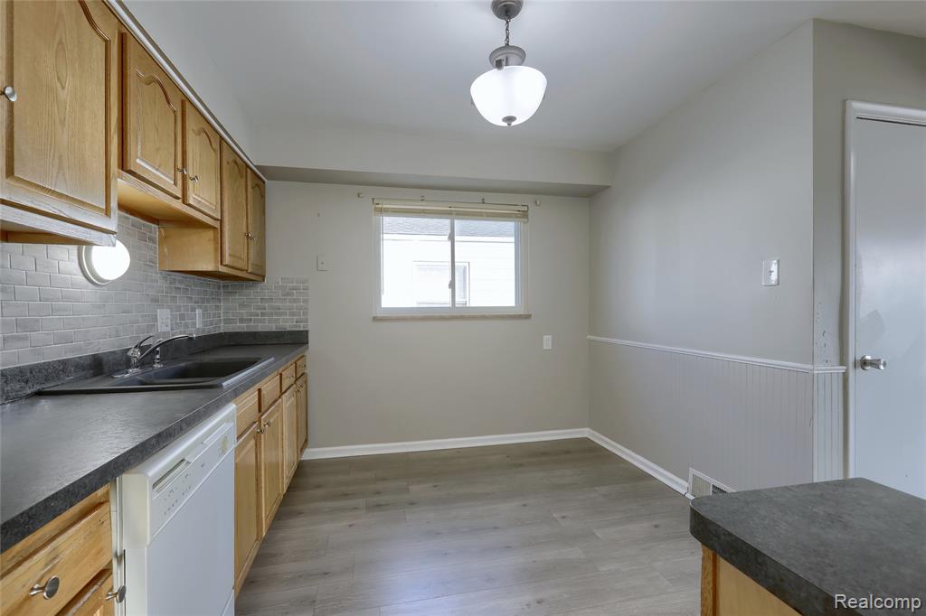 24907 Brittany Avenue, Eastpointe, MI 48021 — Photo 10