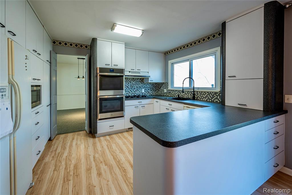 21660 Riverview Drive, Beverly Hills, MI 48025 — Photo 5