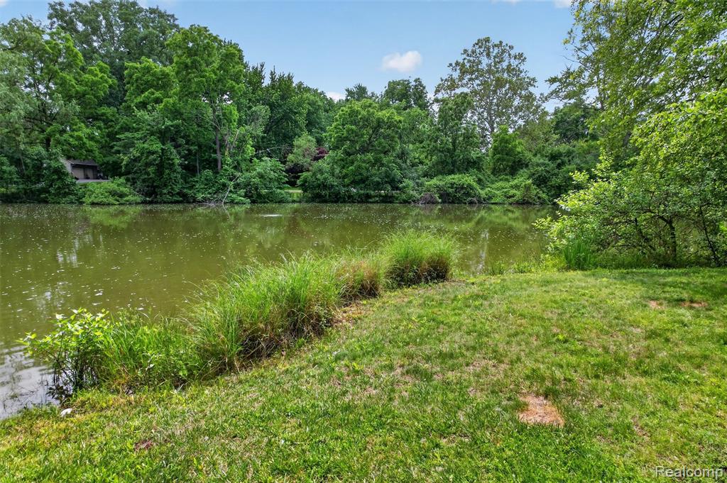 4845 Bryn Mawr Drive, Bloomfield Hills, MI 48301 — Photo 48