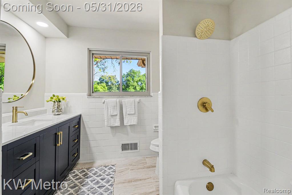 36125 Paddleford Road, Farmington, MI 48331 — Photo 15