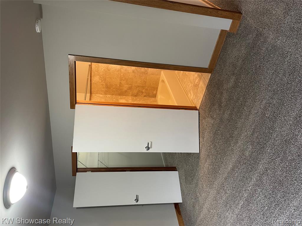 527 E University Drive, Rochester, MI 48307 — Photo 10