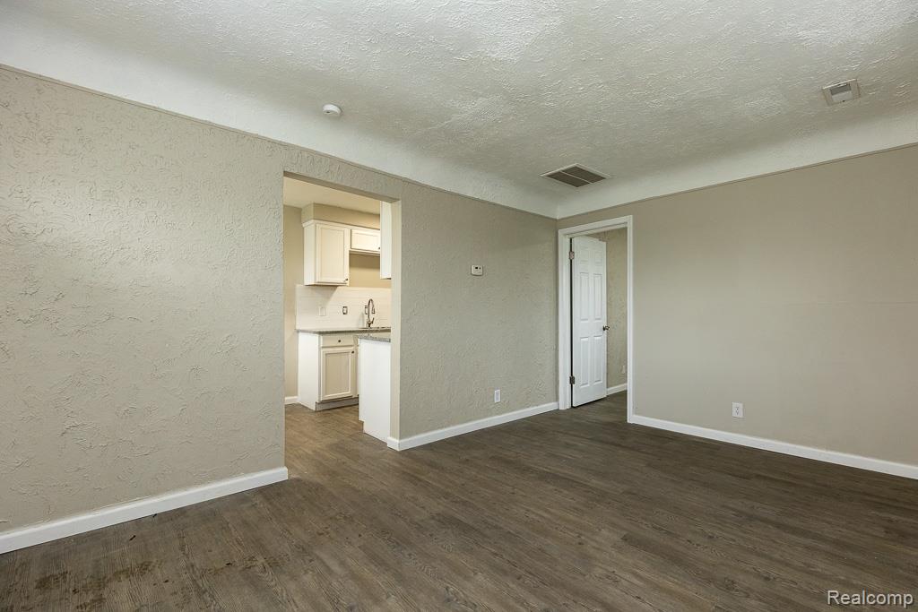 564 Marquette Drive, Detroit, MI 48214 — Photo 8