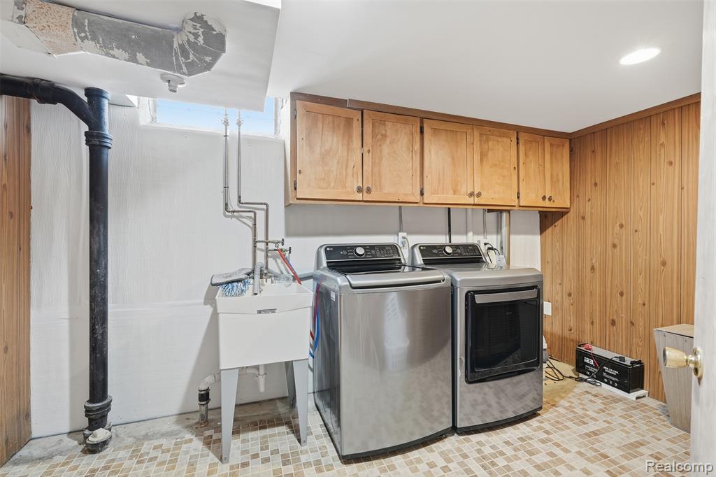 25961 Warrington Street, Dearborn Heights, MI 48127 — Photo 32