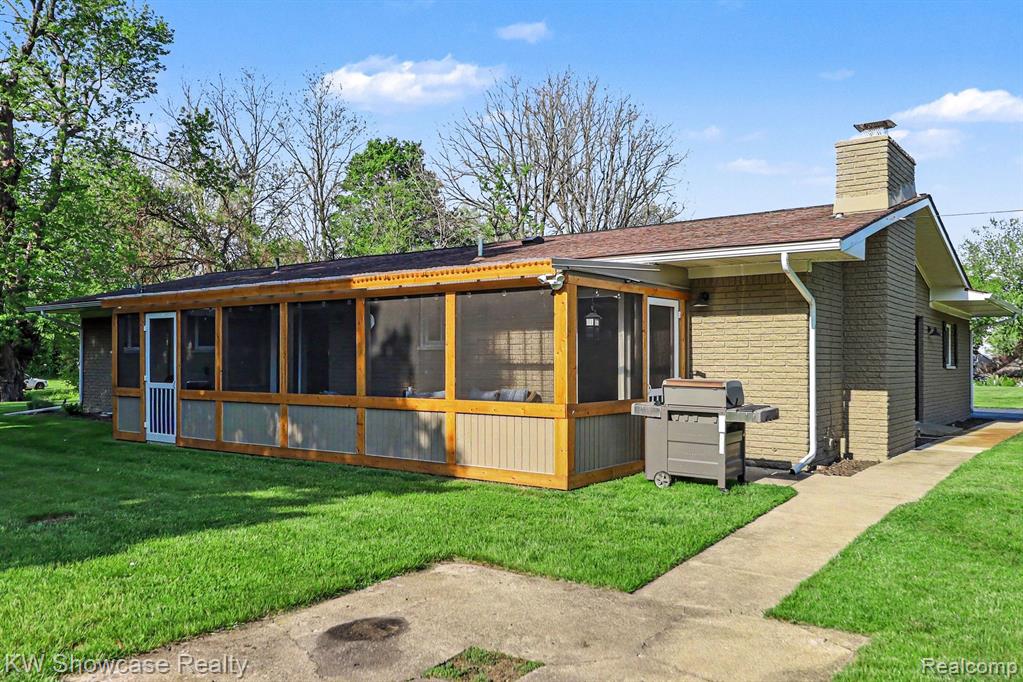 2572 Ridge Road, White Lake, MI 48383 — Photo 35