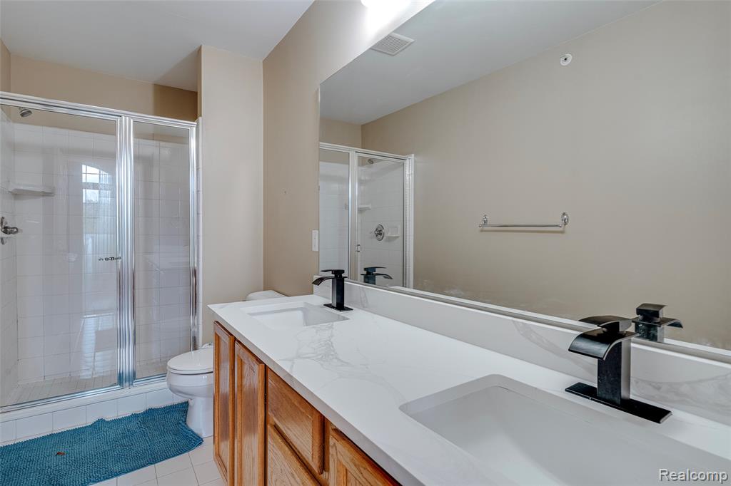 454 Old Pine Way, Walled Lake, MI 48390 — Photo 32