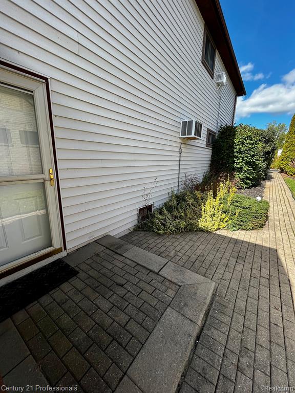 4997 Grand Court, West Bloomfield, MI 48324 — Photo 10