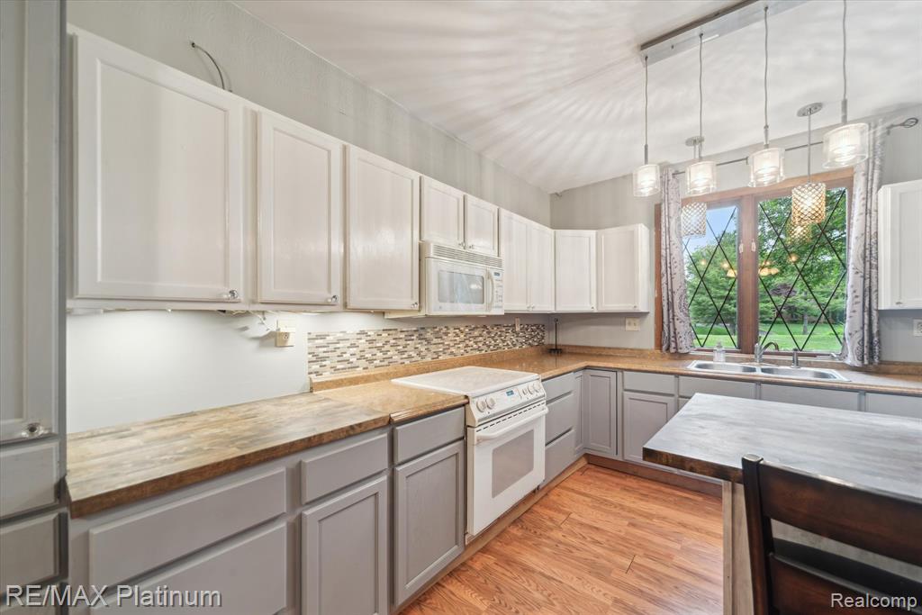 5152 Milroy Lane, Brighton, MI 48116 — Photo 38