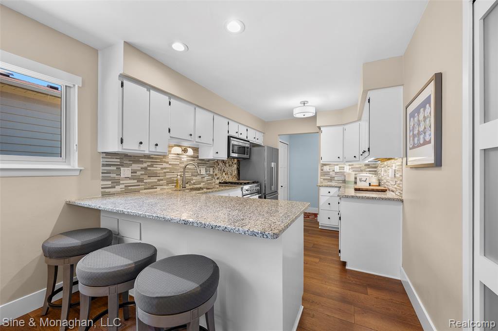 5066 Elmhurst Avenue, Royal Oak, MI 48073 — Photo 9