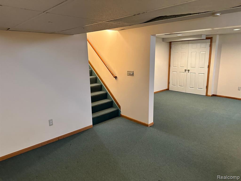 577 LEXINGTON Drive, Rochester Hills, MI 48307 — Photo 27