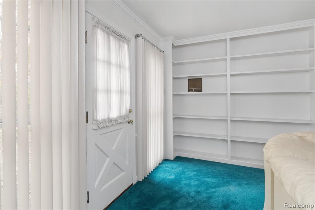 5023 Meadowbrook Drive, West Bloomfield, MI — Photo 12