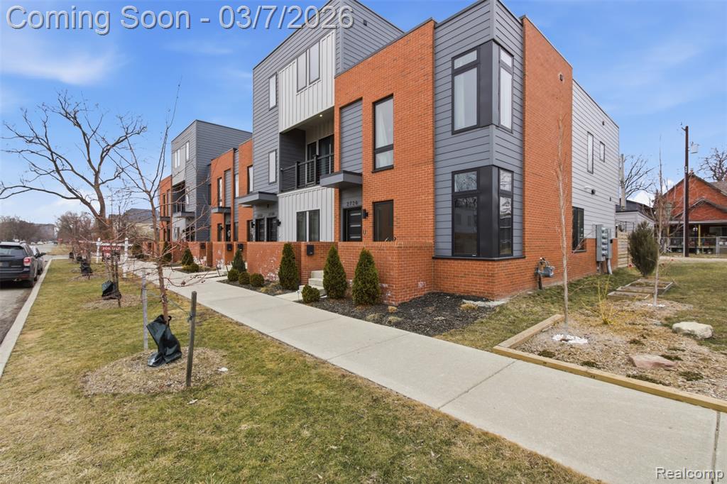 2744 Harrison Street - Photo 4