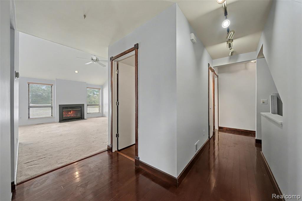 705 Preston Court, Rochester Hills, MI 48307 — Photo 6