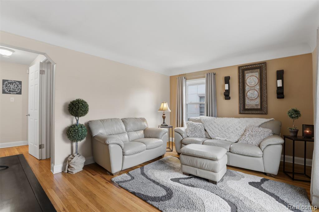 1906 Oxford Road, Grosse Pointe Woods, MI 48236 — Photo 4