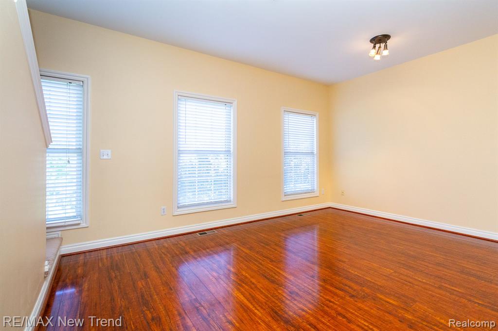 1611 E LAKEVIEW Lane, Canton, MI 48187 — Photo 7