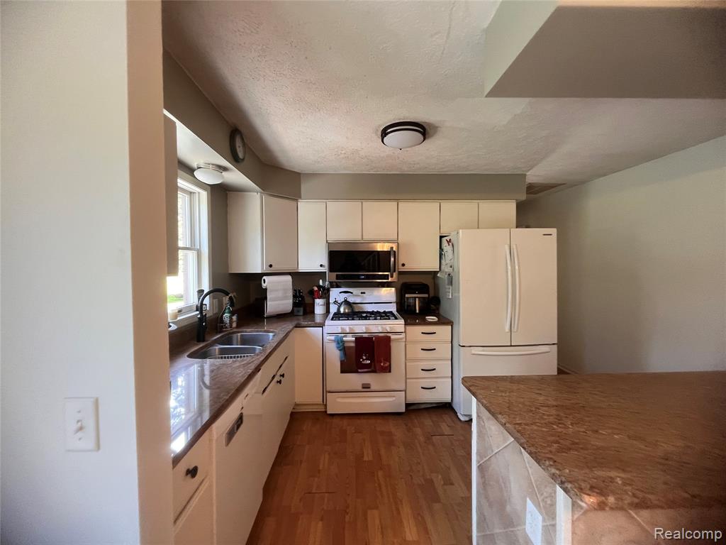6126 Green Court, Chelsea, MI 48118 — Photo 43