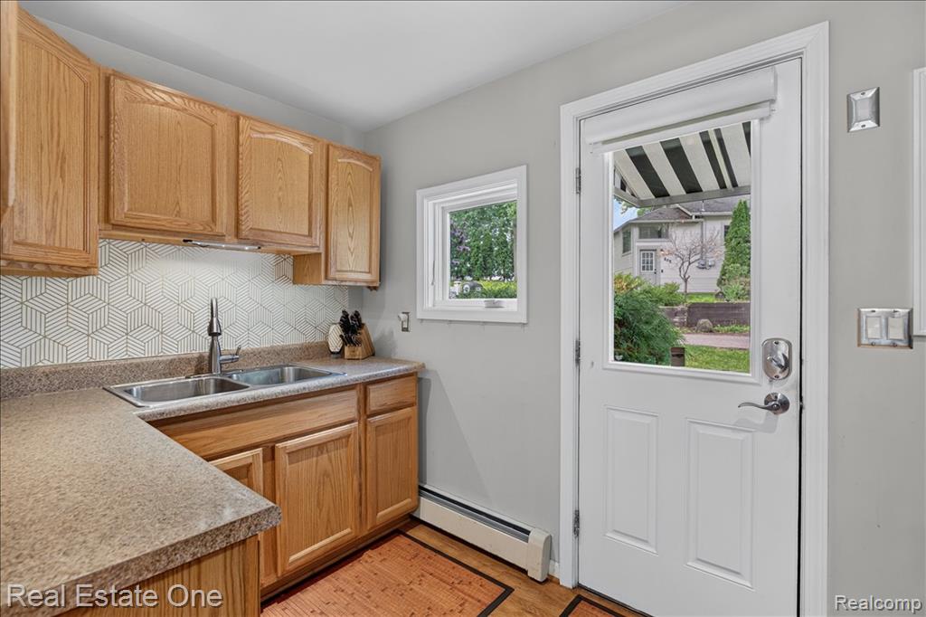 836 Pine Tree Road W, Lake Orion, MI 48362 — Photo 9