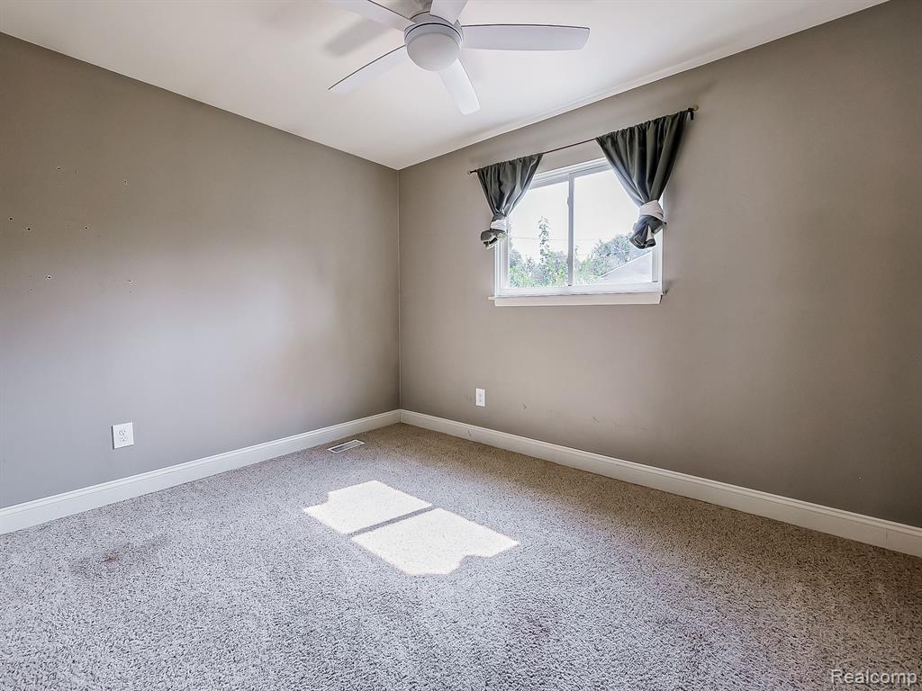 853 ADELAIDE Drive, Wolverine Lake, MI 48390 — Photo 12